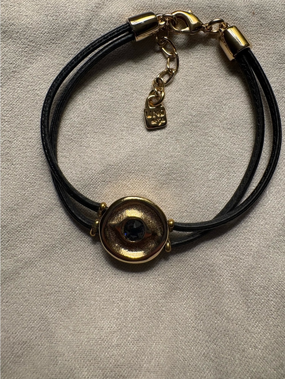 Uno de 50
Gold and Black Leather Bracelet with Black Stone Accent
